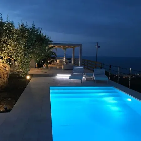 Villa Sicily, Gorgeous With Private Pool, Near Cefalu' *